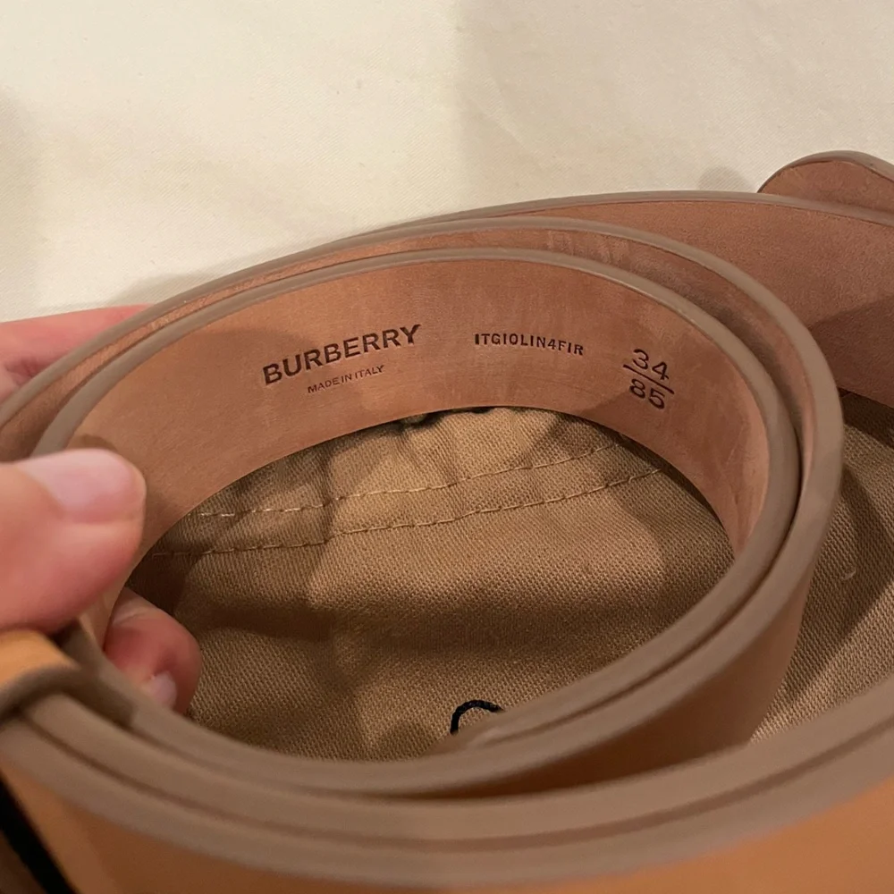 NWT Burberry Adjustable Belt With Credit Card Envelope Size 85 cm / 34 in - Picture 6 of 6